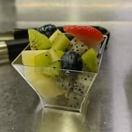 Фруктовые стаканчики с драгон фруктом для фуршета в Алматы, кейтеринг